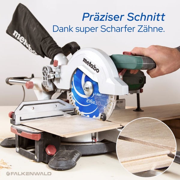 Esstisch mit grauer Tischplatte und gekreuzten Holzbeinen