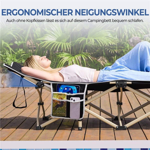 Frau liegt auf einem Campingbett mit Seitentaschen