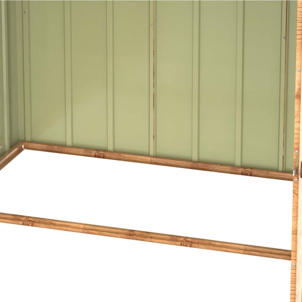 Bodenrahmen aus Holz in einem Gerätehaus aus Metall.