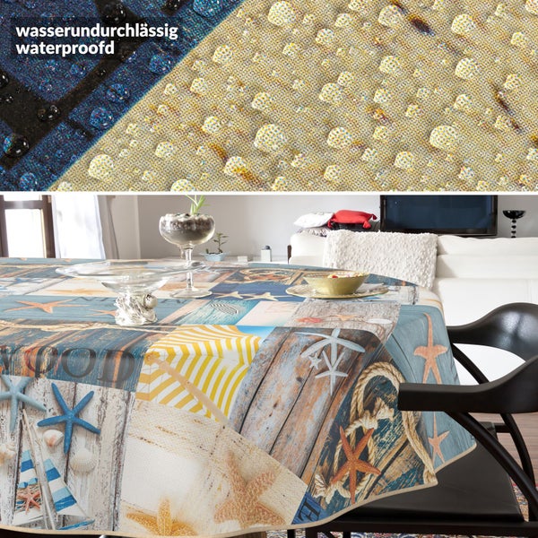 Wasserdichte Tischdecke mit maritimem Motiv auf einem Esstisch.
