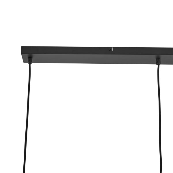 Detailaufnahme einer schwarzen Pendelleuchte mit Kabel