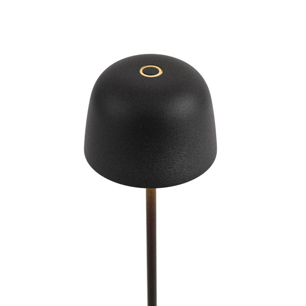 Tischleuchte mit kuppelförmigem Schirm, schlankem Standrohr und Berührungssensor an der Oberseite.