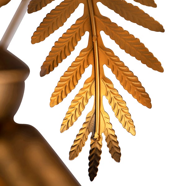 Detailaufnahme eines goldenen Blattes als Dekorationselement
