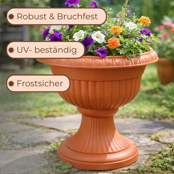 Holzpool mit Leiter im Garten