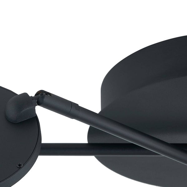 Nahaufnahme eines verstellbaren Gelenks einer schwarzen Leuchte aus Metall.