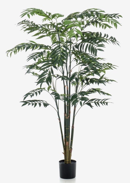 Künstliche Palme im schwarzen Topf mit detailreichen grünen Blättern.