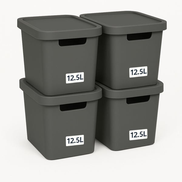 Vier graue Aufbewahrungsboxen mit Deckel, jeweils 12,5 Liter Fassungsvermögen