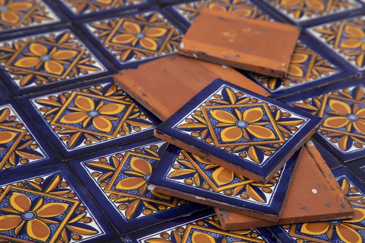 Dekorative Fliesen mit Blumenmuster für Wand und Boden