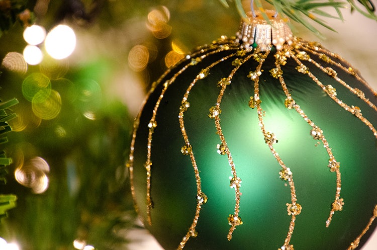 Tannengrün matt 8cm Glaskugel mit Goldstreifen beflockt (6 Stück) (GMK), 6 Stck., Weihnachtsbaumkugeln, Christbaumschmuck, Weihnachtsbaumanhänger