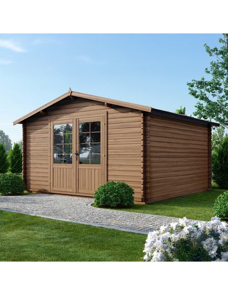 Holzgartenhaus in Blockbohlenbauweise mit Doppeltür und bodentiefen Fenstern im Garten.
