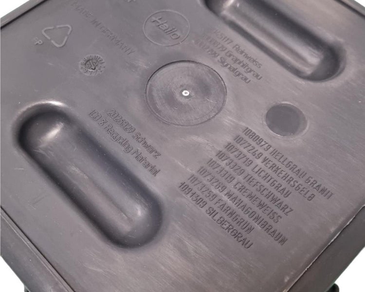 Hailo Logo auf einem Kunststoffteil aus 100 Prozent Recyclingmaterial mit der Kennzeichnung Made in Germany.