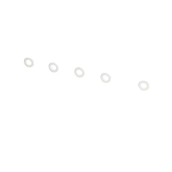 Set aus fünf runden LED-Einbauspots in Weiß mit warmem Licht.