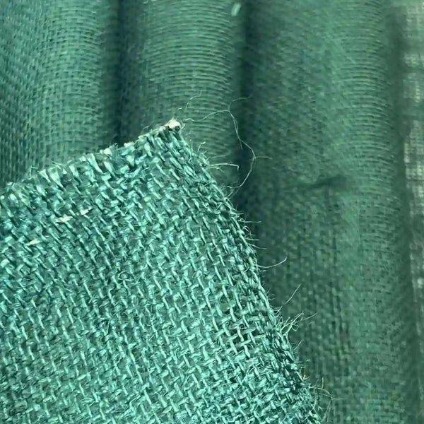Grünes Schattiernetz als Rollenware für Sichtschutz und Beschattung im Garten