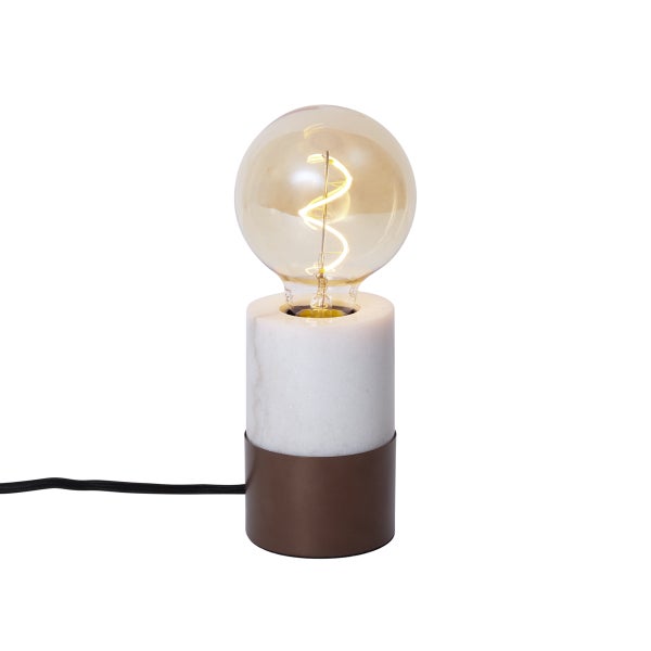 Moderne Tischleuchte mit zylindrischem Sockel aus weißem Marmor und braunem Metall sowie dekorativem LED-Filament-Leuchtmittel.