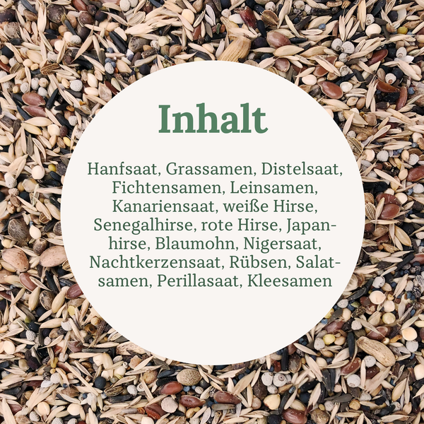 Inhaltsstoffe der Futtermischung: Hanfsaat, Grassamen, Distelsaat, Fichtensamen, Leinsamen, Kanariensaat, verschiedene Hirsesorten und weitere Saaten.