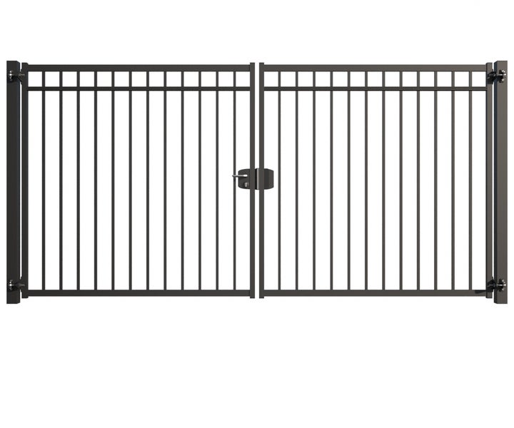 Doppelflügeltor aus Metall mit senkrechten Stäben