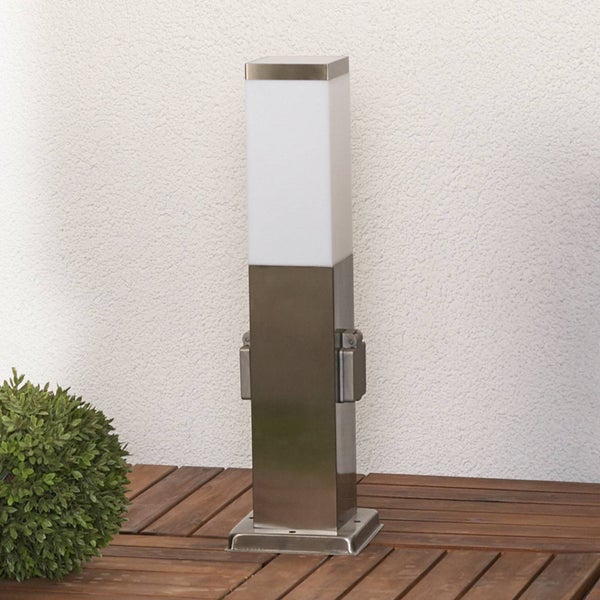 Lindby Sockelleuchte / Wegeleuchte mit 2 integrierten Steckdosen, Gartenlampe 45 cm spritzwassergeschützt IP44 1x E27 max. 40W ohne Leuchtmittel