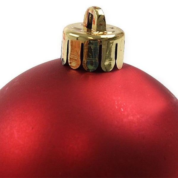 Roter Weihnachtsbaumschmuck mit goldfarbener Aufhängung