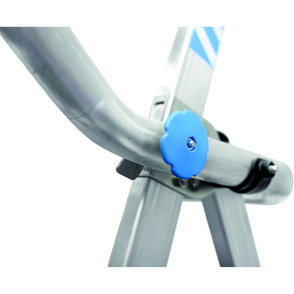 Detailansicht einer Leiter mit blauem Drehknopf zur Verstellung