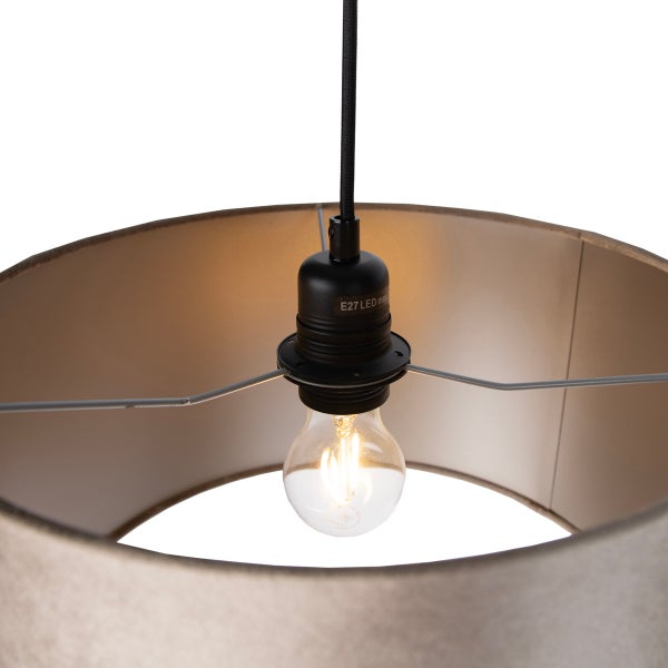 Hängeleuchte mit Lampenschirm und E27 Fassung mit leuchtendem LED Leuchtmittel