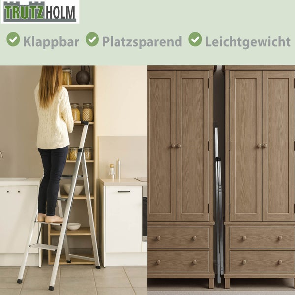 TRUTZHOLM Logo. Frau auf einer Klapptrittleiter in der Küche. Die Klapptrittleiter ist zusammenklappbar, platzsparend und leicht.