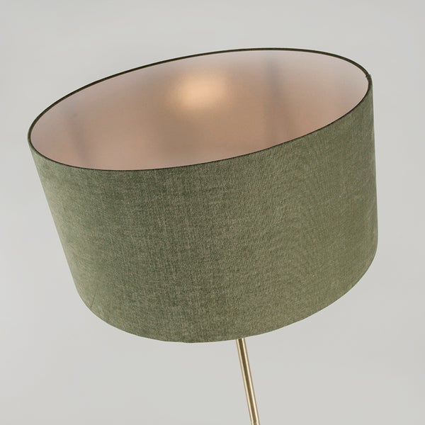Nahaufnahme einer Stehlampe mit grünem Stoffschirm