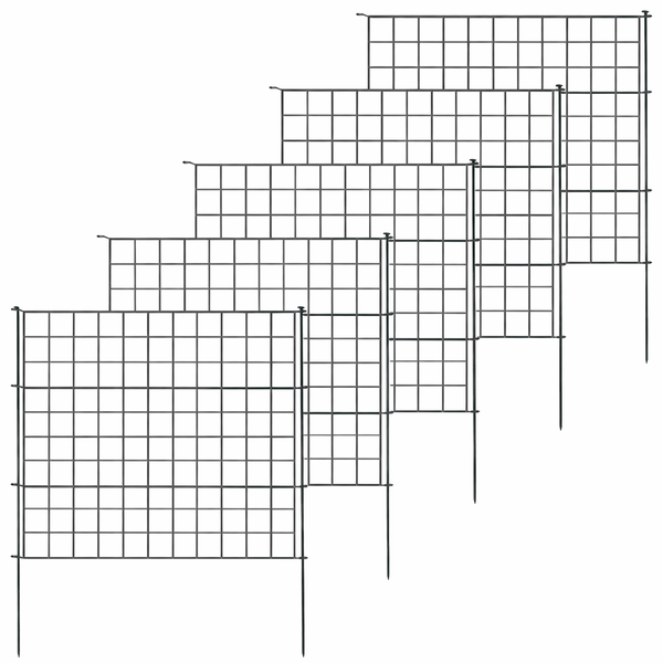 Mehrere Metallgitter als Rankhilfe für Pflanzen