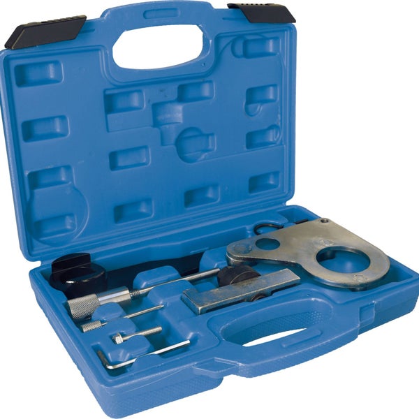 Werkzeugsatz zur Motorreparatur in einem blauen Kunststoffkoffer
