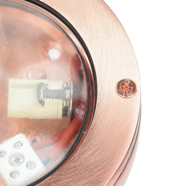 Detailansicht einer runden Leuchte mit Schraube