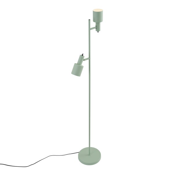 Hellgrüne Stehlampe aus Metall mit zwei verstellbaren Strahlern und einem runden Standfuß.