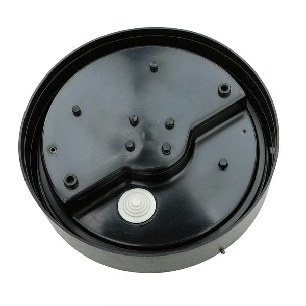 Unterseite eines runden Behälters aus Kunststoff mit Montagepunkten