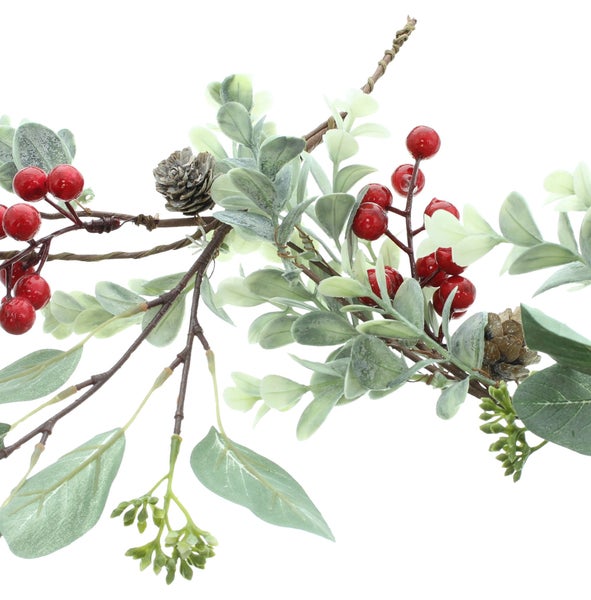 Dekorativer Weihnachtszweig mit roten Beeren und Tannenzapfen