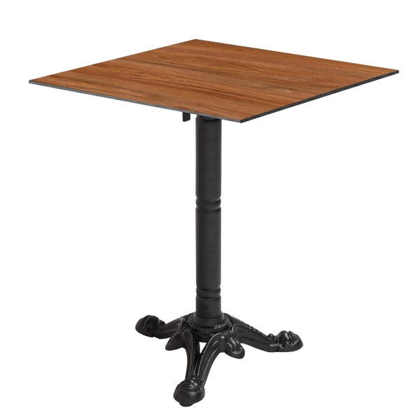 Quadratischer Bistrotisch mit Tischplatte in Holzoptik und verziertem gusseisernem Mittelfuß.