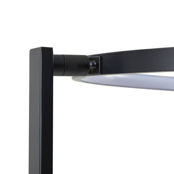 Detailaufnahme der schwarzen Metallkonstruktion einer Leuchte mit Gelenkverbindung.