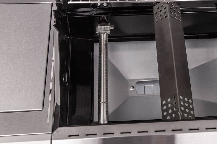 Innenansicht eines Gasgrills mit Brenner