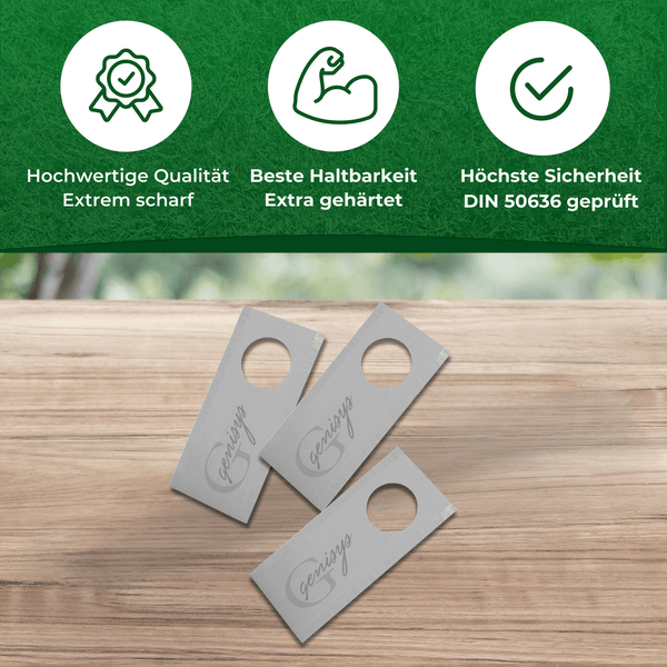 Drei Messer für Rasenmähroboter der Marke Genisys auf einem Holztisch