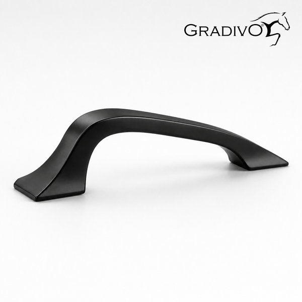 Schwarzer Möbelgriff aus Metall in geschwungenem Design und Gradivo Logo.