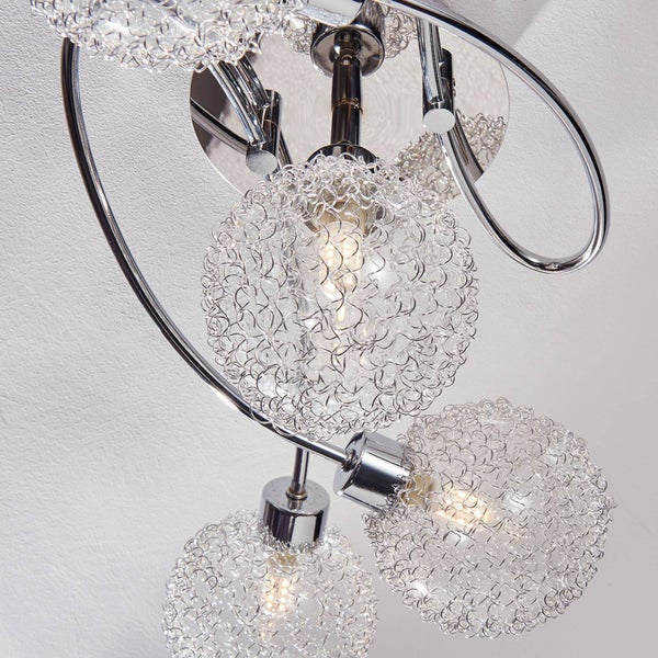 Deckenleuchte mit drei kugelförmigen Lampenschirmen und verchromtem Gestell