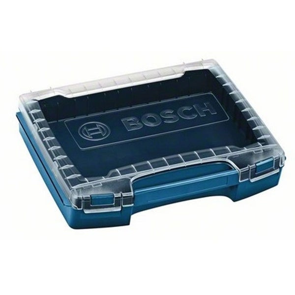 Haufen aus hellbraunen Holzhackschnitzeln aus Naturholz.