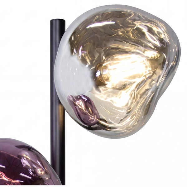 Detailansicht einer Stehleuchte mit organisch geformten Glasschirmen aus Rauchglas und einem dunklen Metallgestell.