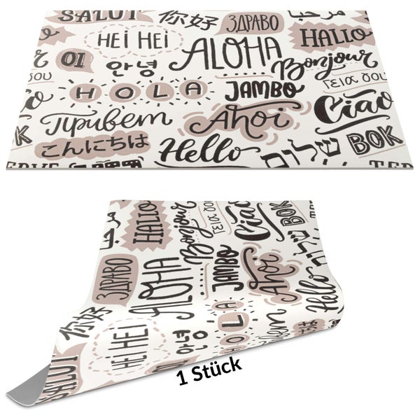 Selbstklebefolie mit einem Muster aus internationalen Begrüßungswörtern wie Hallo, Aloha und Bonjour in verschiedenen Schriftarten. Ein Stück.
