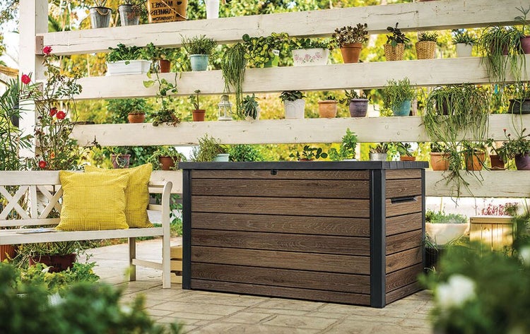 Keter Signature 870L Aufbewahrungsbox in edlem Walnuss-Design - Ihre geräumige Outdoor-Lösung
