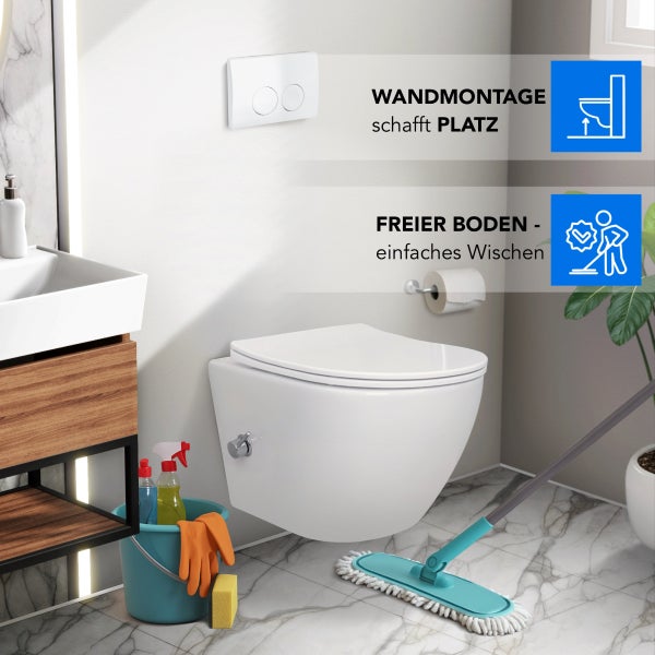 Helles, modernes Badezimmer mit einer wandhängenden Toilette, die Platz spart und eine einfache Reinigung des Fliesenbodens ermöglicht.