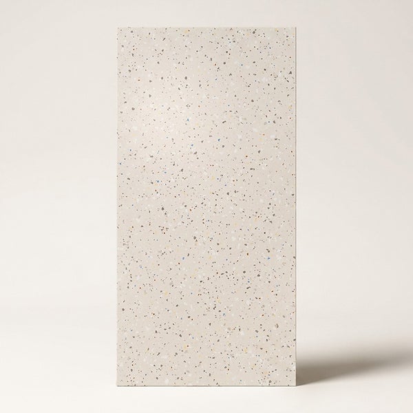 Rechteckige Wandfliese oder Bodenfliese in Terrazzo Optik für den Innenbereich