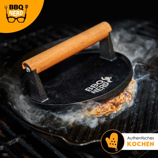 BBQ Nerd Fleischpresse aus Gusseisen mit Holzgriff - 18 cm rund | Fleischbeschwerer Burgereisen Grillpresse | Grillgewicht für BBQ Fleisch, Burger Patties, Bacon, Käse, Sandwiches etc.