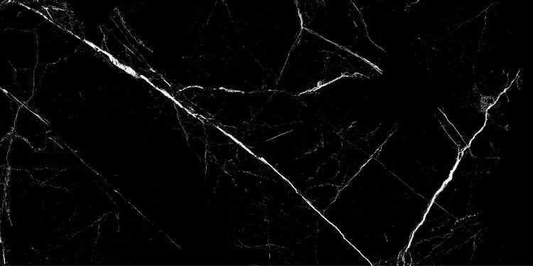 Schwarze Fliese mit Marmorierung