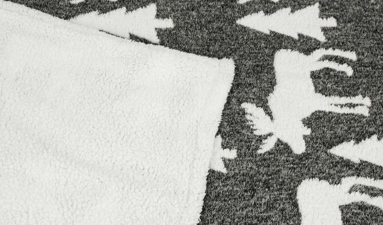 Teppich mit Hirsch- und Tannenbaum-Motiv