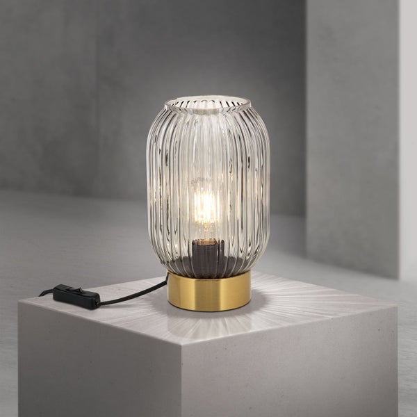Geriffelte Tischleuchte mit goldenem Sockel