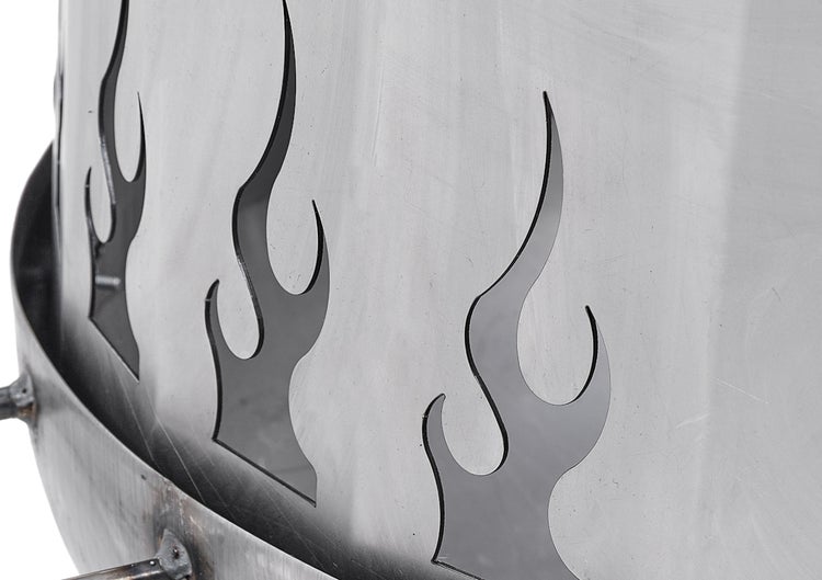 Detailansicht einer Feuerstelle mit Flammenmuster