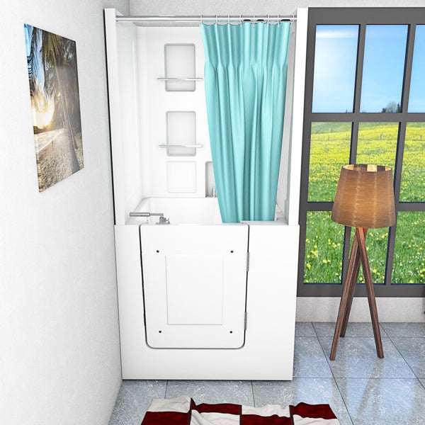 Helle Badezimmerszene mit einer begehbaren Sitzbadewanne mit Tür, integrierten Ablagefächern, Duschvorhang und einem Fenster mit Landschaftsblick.